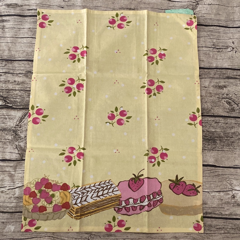 NWT Kitchen Towel Peking Handicraft Strawberry Desserts 18 x 25”